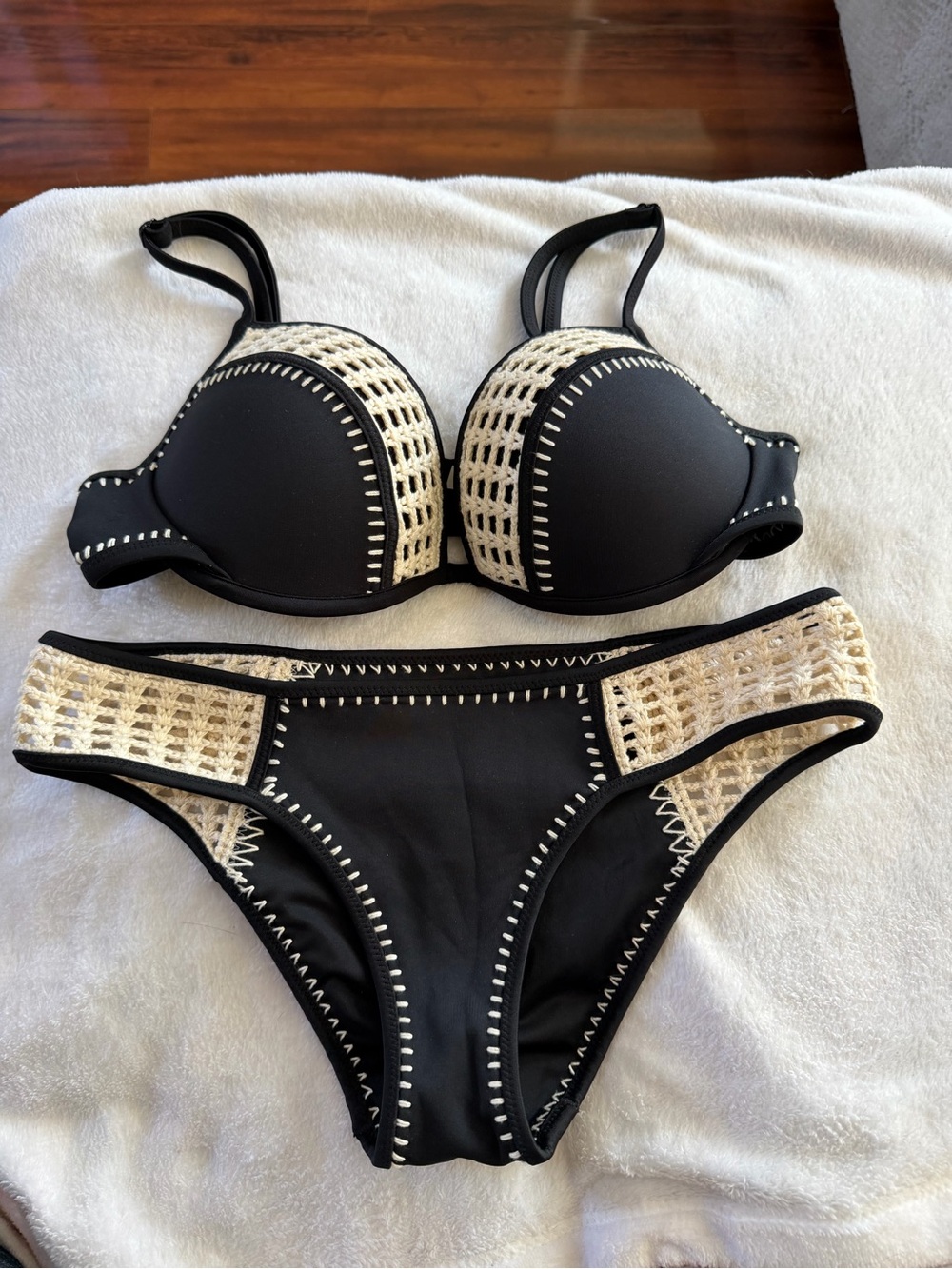 Victoria’s Secret bikini - bottoms small top 34D